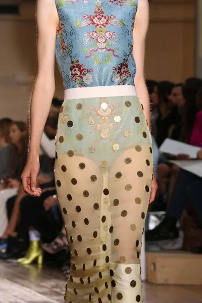 Look 27